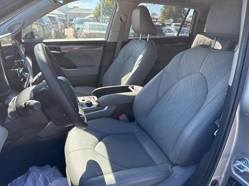 2024 Toyota Highlander Platinum