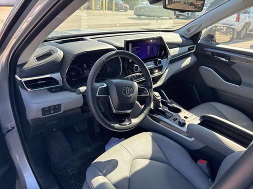 2024 Toyota Highlander Platinum