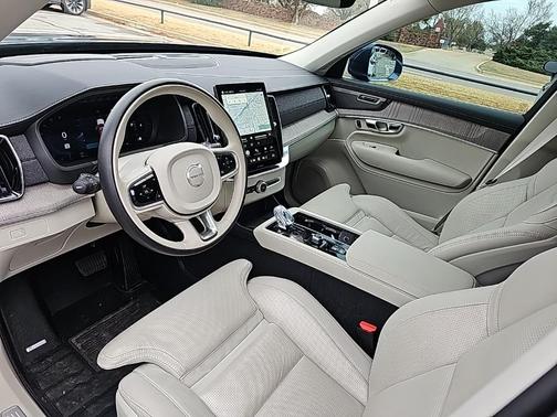 2025 Volvo XC90 B6 Ultra
