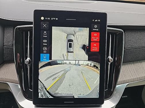 2025 Volvo XC90 B6 Ultra