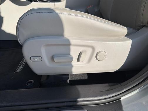 2019 Toyota Highlander Limited Platinum