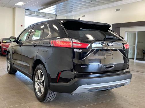 Agate Black Metallic 2022 Ford Edge SEL