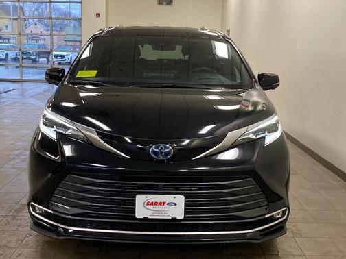 2025 Toyota Sienna Platinum