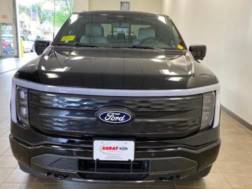 2025 Ford F-150 Lightning Platinum