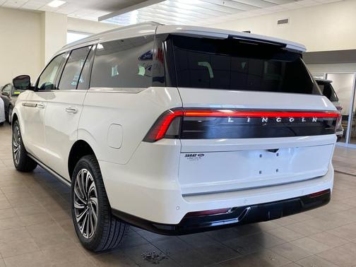 2025 Lincoln Navigator Black Label