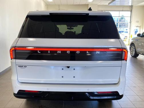 2025 Lincoln Navigator Black Label