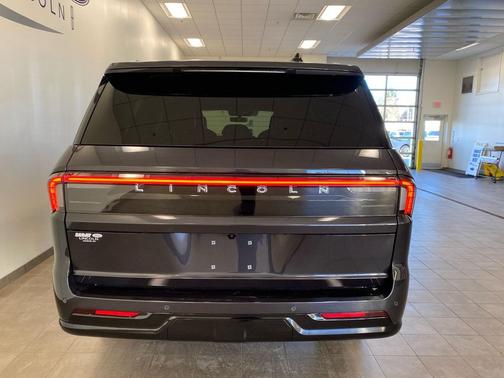 2025 Lincoln Navigator Black Label