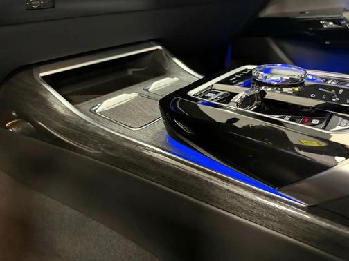 Black 2024 BMW 740 740i