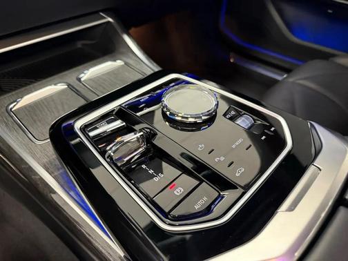 Black 2024 BMW 740 740i