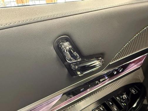 Black 2024 BMW 740 740i