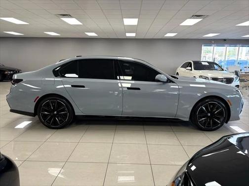 2023 BMW 740 i