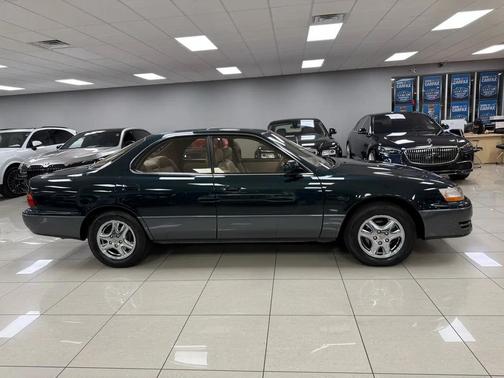 Green 1995 Lexus ES 300 Base