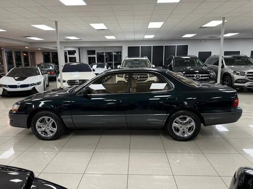 Green 1995 Lexus ES 300 Base