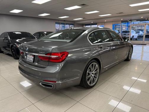 2016 BMW 740 740i