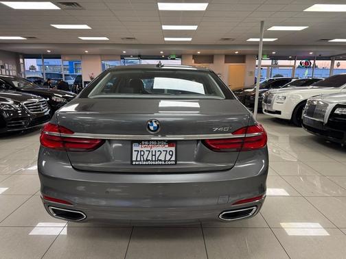 2016 BMW 740 740i