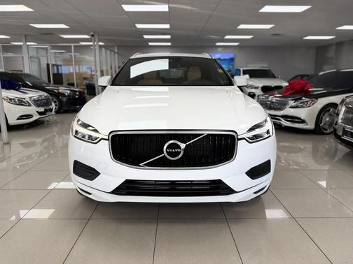 White 2020 Volvo XC60 T5 Momentum