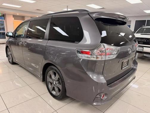 2016 Toyota Sienna SE