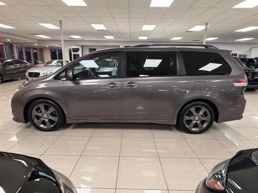 2016 Toyota Sienna SE