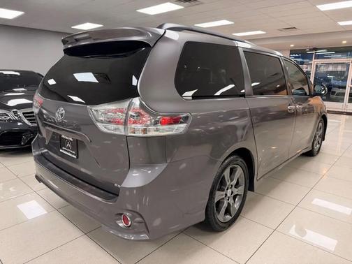 2016 Toyota Sienna SE