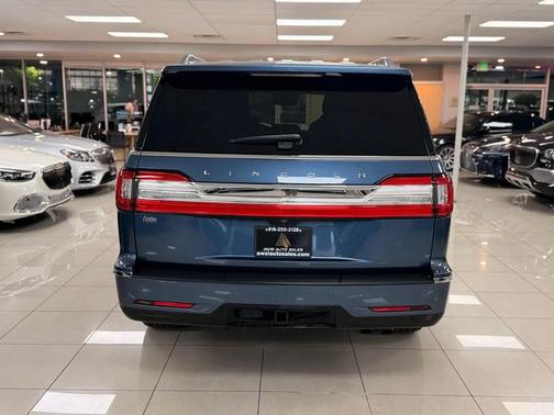 Blue Diamond Metallic 2018 Lincoln Navigator Reserve