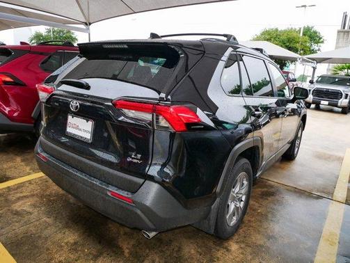 2025 Toyota RAV4 Hybrid LE