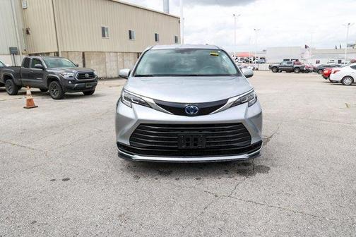 2023 Toyota Sienna LE