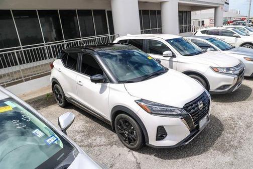 2023 Nissan Kicks SR
