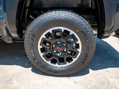 2025 Toyota Tacoma Hybrid TRD