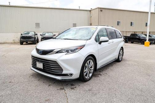 2022 Toyota Sienna Platinum 7 Passenger