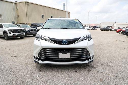 2022 Toyota Sienna Platinum 7 Passenger
