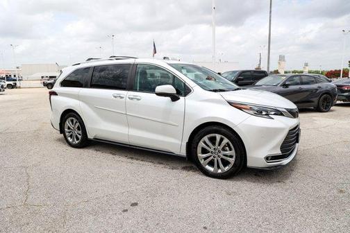 2022 Toyota Sienna Platinum 7 Passenger