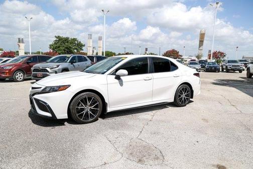 2024 Toyota Camry SE