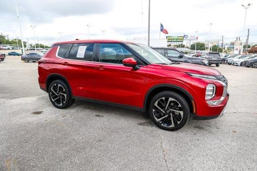 2023 Mitsubishi Outlander SE
