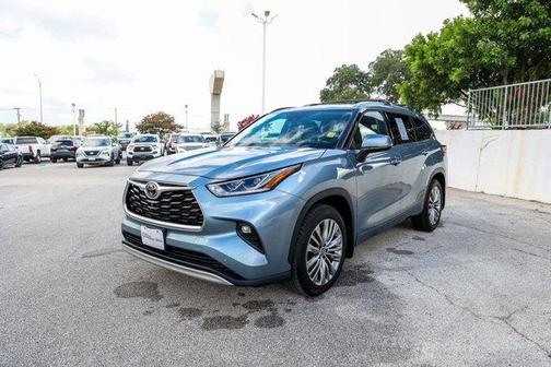 2022 Toyota Highlander Platinum