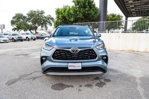 2022 Toyota Highlander Platinum
