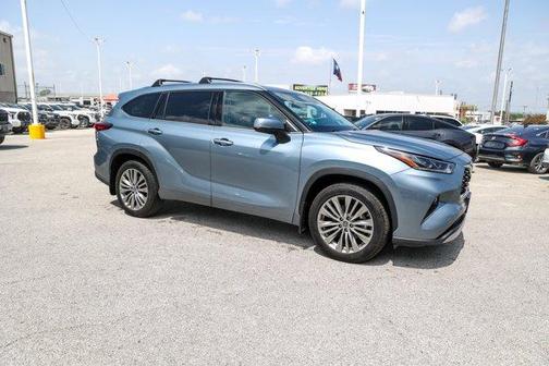 2022 Toyota Highlander Platinum