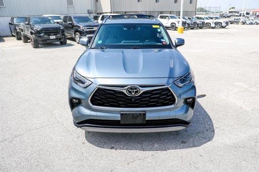 2022 Toyota Highlander Platinum