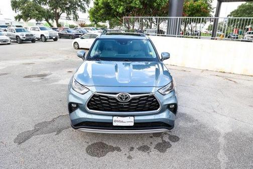 2022 Toyota Highlander Platinum
