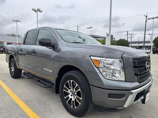 2024 Nissan Titan SV