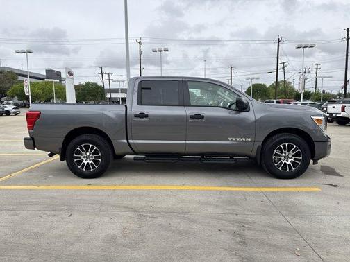 2024 Nissan Titan SV