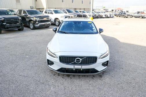 2021 Volvo S60 T5 Momentum