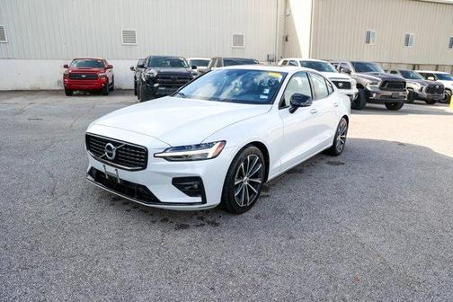 2021 Volvo S60 T5 Momentum