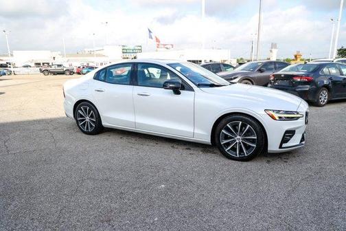 2021 Volvo S60 T5 Momentum