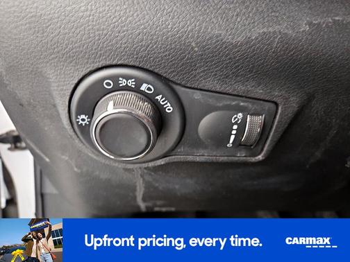 White 2023 Jeep Compass Sport