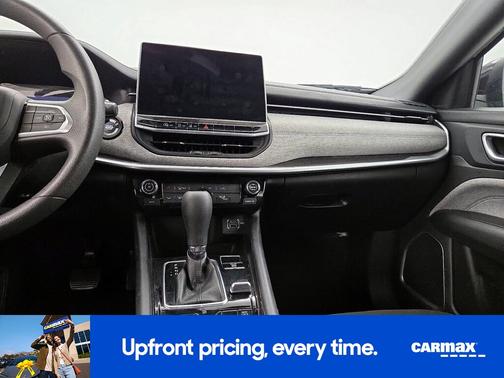 White 2023 Jeep Compass Sport