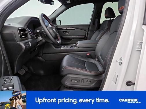 White 2025 Honda Pilot Trailsport