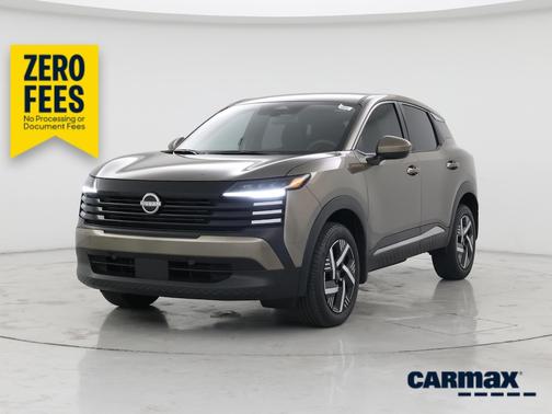 Gold 2025 Nissan Kicks SV