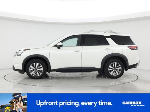 White 2023 Nissan Pathfinder SL