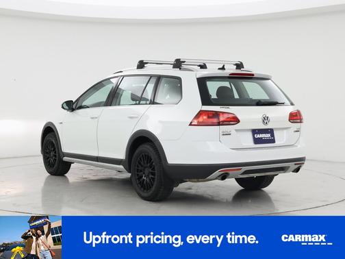 White 2017 Volkswagen Golf Alltrack SE