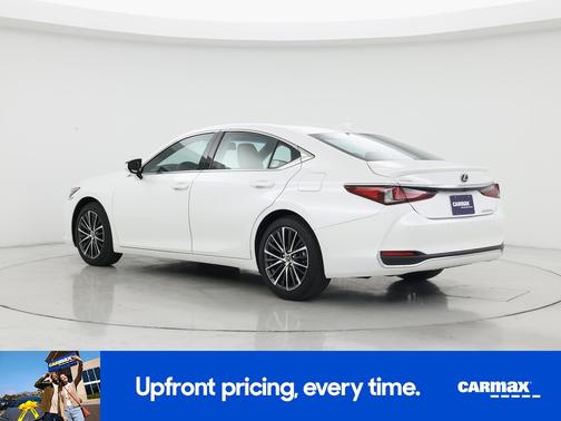 White 2025 Lexus ES 300h